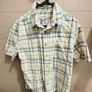 St. John’s Bay Men’s Short sleeve button down Pocket shirt Size Medium Striped